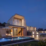 Villa Greenvale Park By Coastalbliss Klorakas